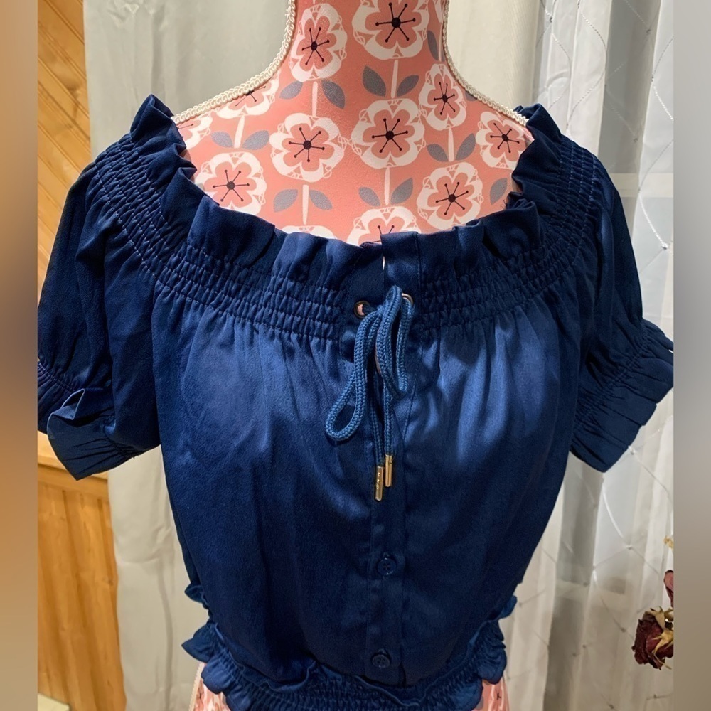 ROMEO & Juliet Crop Top - Picture 2 of 5